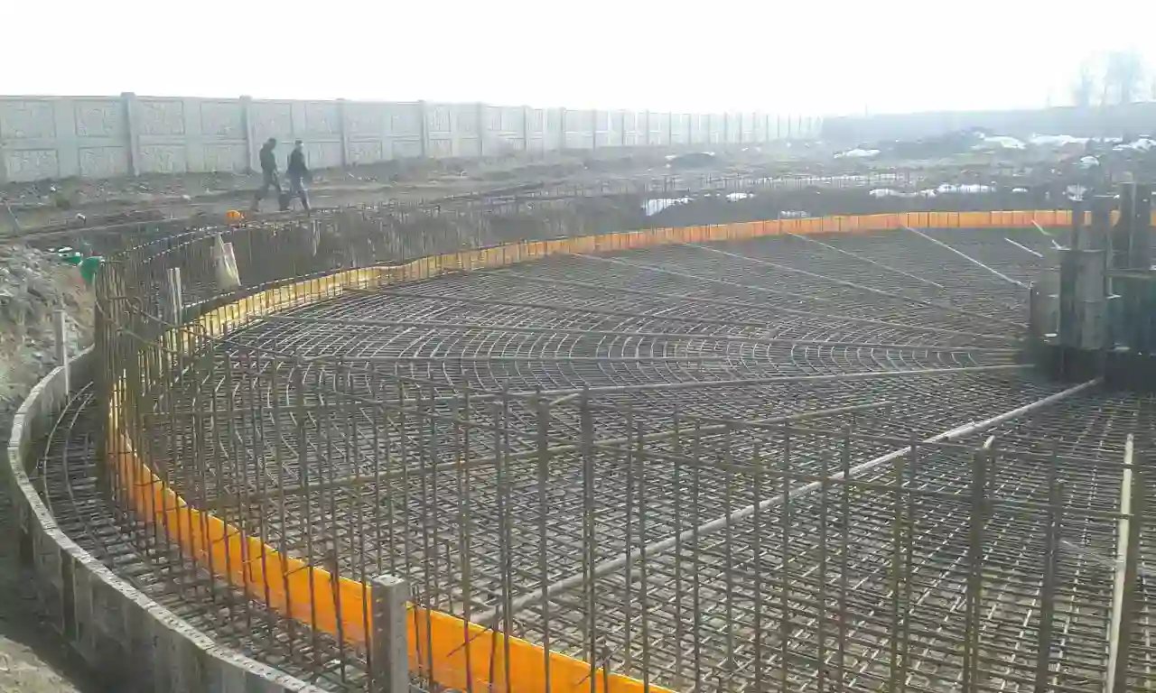Circular concrete foundation with vertical rebar installation – wastewater plant in progress