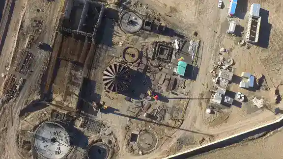 Top-down aerial shot of multiple treatment structures and construction zones – Zarnam facility